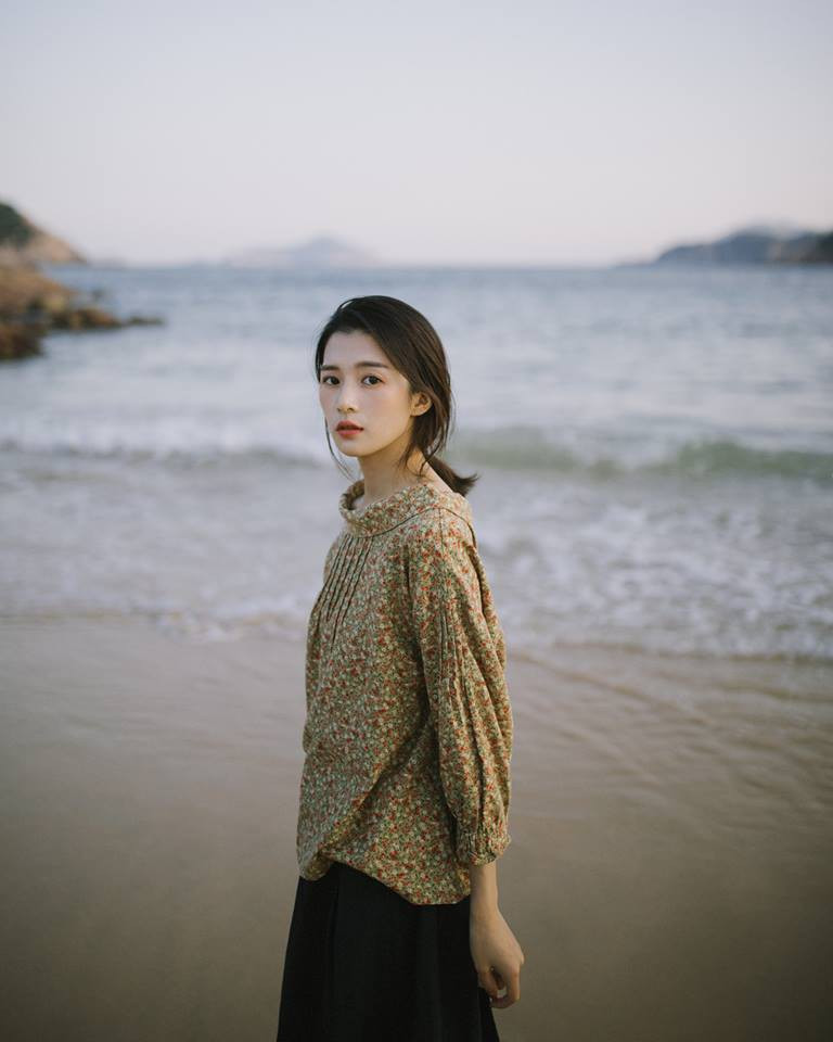 Không phục trang cầu kỳ, không phấn son lòe loẹt, cô nàng make up nhẹ và diện đồ "quê mùa" cũng đủ hớp hồn biết bao chàng trai.