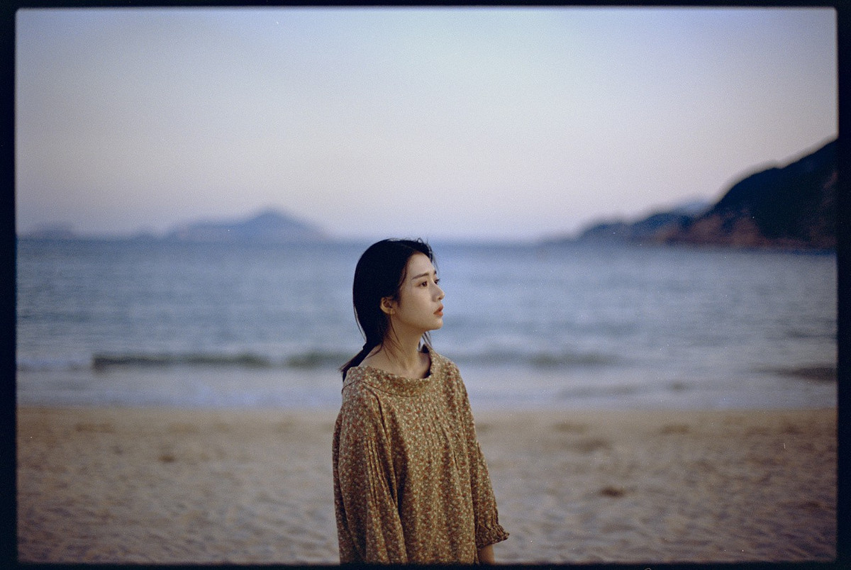 Hiện tại danh tính của cô gái trên vẫn là một bí ẩn, cũng vì vậy nhiều người đã đặt tạm tên cho cô là "Mỹ nhân không tên" để tiếp tục đi truy tìm những thông tin về cô.