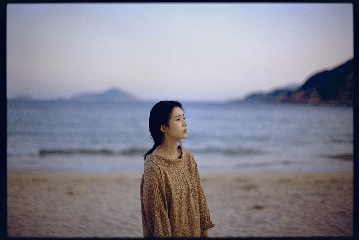 Hiện tại danh tính của cô gái trên vẫn là một bí ẩn, cũng vì vậy nhiều người đã đặt tạm tên cho cô là "Mỹ nhân không tên" để tiếp tục đi truy tìm những thông tin về cô.