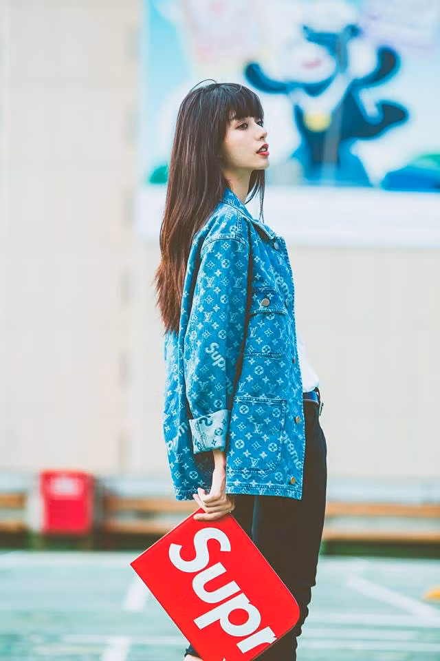 Không chỉ làm người mẫu thời trang cho các hãng danh tiếng, YuanYuan Kuo còn là người mẫu độc quyền của các hàng sản phẩm công nghệ như Samsung hay TOTO tại thị trường Đài Loan. Bên cạnh đó, cô còn tham gia một số MV ca nhạc của các minh tinh đến từ xứ Đài.