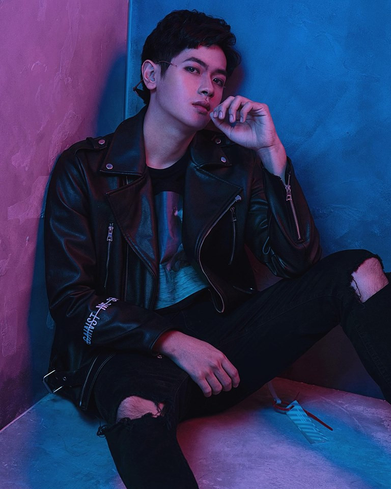 Nam chính trong MV Muốn (Wanna) của Miu Lê là Tuấn Sơn, 20 tuổi và thường được gọi với nickname là Kris. Tuấn Sơn hiện sống và làm việc ở cả Hà Nội và TP.HCM. Đây là lần đầu tiên anh chàng tham gia đóng MV.