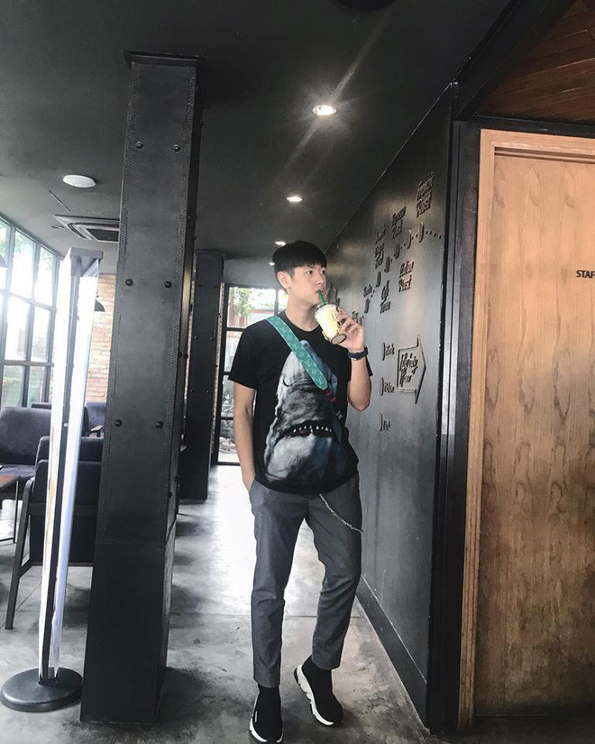 Cùng ngắm nhìn thêm những bức ảnh cực đẹp của chàng bạn thân tuyển thủ U23 Việt Nam bất ngờ xuất hiện trên MV của Miu Lê.