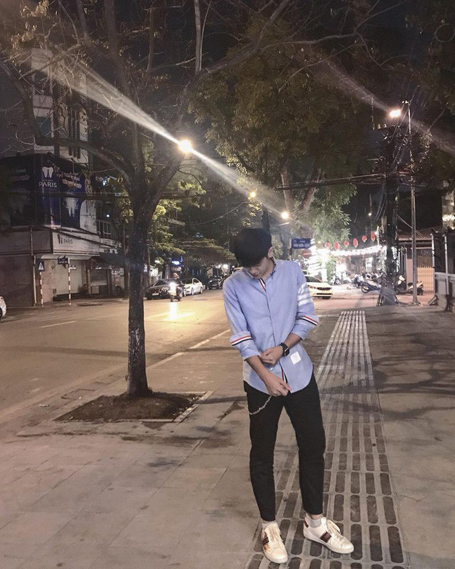 Diễn xuất hoảng hốt, sợ hãi hay hoang mang khi liên tục gặp xui xẻo của Tuấn Sơn trong MV được đánh giá là khá cảm xúc và chân thực. Đây là một tín hiệu tốt cho "gà mới" bước chân vào ngành giải trí này.