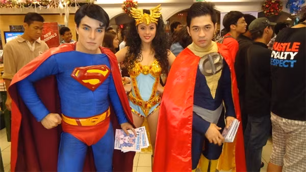 Ở Philippines, chi phí phẫu thuật thẩm mỹ là rẻ hơn nhiều so với các nước phương Tây, nhưng mỗi một cuộc phẫu thuật như vậy cũng đã tốn hàng ngàn đô.