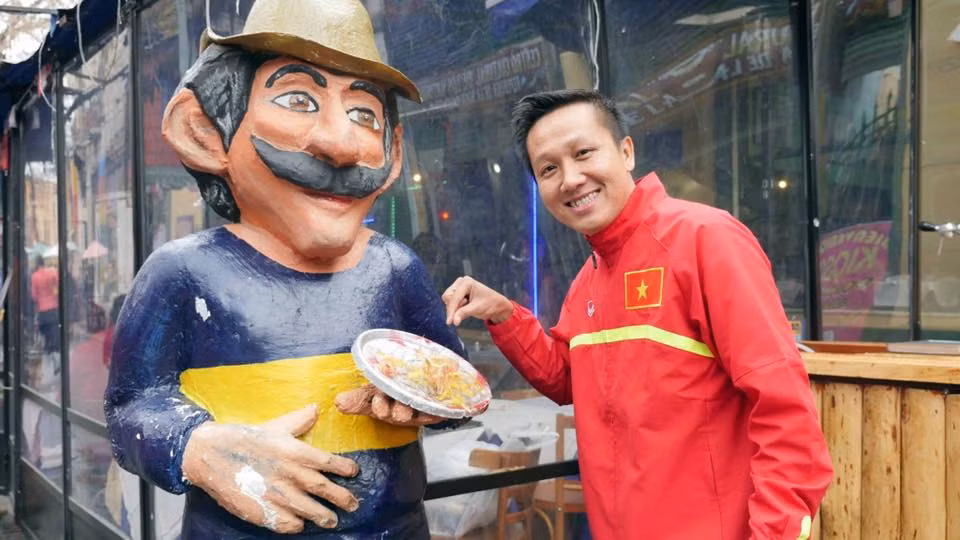 Hình ảnh vui nhộn của tuyển thủ Việt Nam tại Argentina trước khi bay tới Colombia để dự World Cup Futsal 2016.