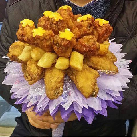 Giá một bó hoa có giá từ 100.000 đến 250.000 đồng tùy thuộc nguyên liệu.