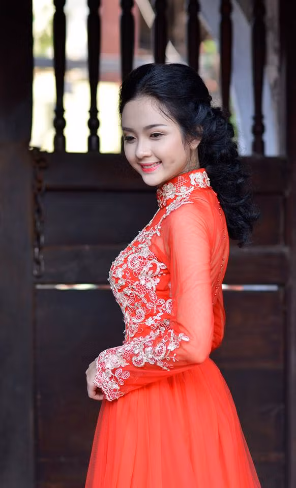 Với vẻ đẹp thuần khiết vốn có, không khó hiểu khi Ngọc Ánh đoạt giải Gương mặt khả ái nhất trong cuộc thi Người đẹp xứ Tuyên 2014. Bên cạnh đó, cô sinh viên ĐH Mỹ thuật công nghiệp còn từng giành giải Khuyến khích và giải Nhì trong 2 lần tham gia cuộc thi vẽ tranh cấp thành phố.