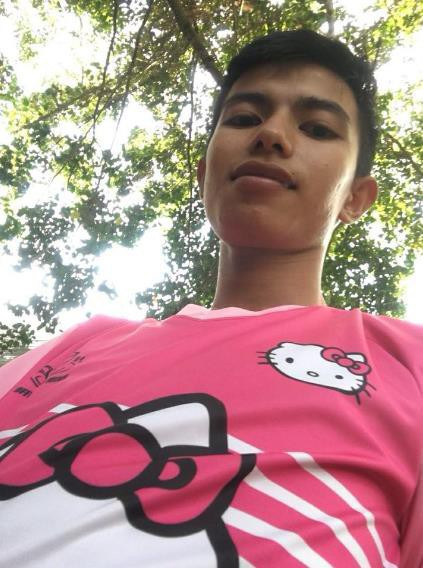 Không những thế, sau khi khoác lên bộ đồng phục ngộ nghĩnh, các thành viên trong nhóm còn tự tạo cho mình những phong cách biểu cảm rất độc đáo và thú vị