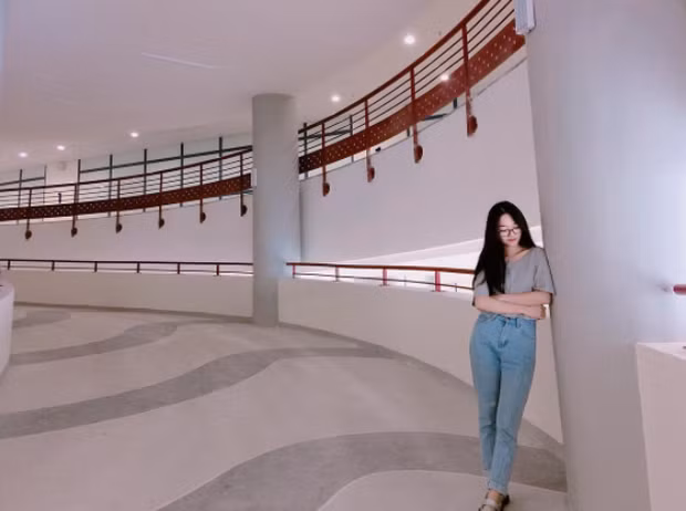 Cùng ngắm nhìn những góc đẹp để các sinh viên trường Kinh tế Quốc dân tha hồ sống ảo với "tòa nhà thế kỷ" của mình. Ảnh trong bài: Sưu tầm Neu Confession.