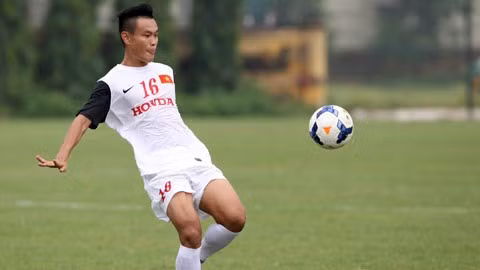 Ở vị trí hậu vệ cánh trái, chắc chắn Minh Tùng là cái tên xứng đáng nhất. Minh Tùng không chỉ sở hữu sự chắc chắn mà khi cần cầu thủ này còn có thể hỗ trợ tấn công khá tốt.