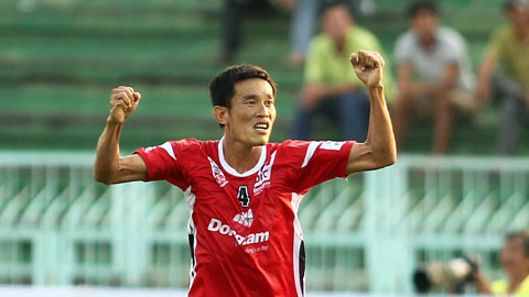 Chí Công được coi là người khổng lồ trước khung thành của ĐT Việt Nam, chính sự cao to của Chí Công đã giúp ĐT Việt Nam khắc chế được rất nhiều bàn thua từ những pha bóng bổng.