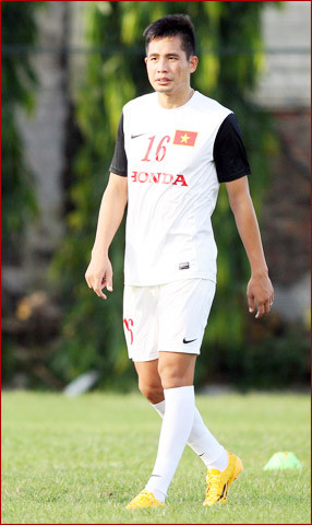 Huy Cường là chốt chặn quan trọng giúp Than Quảng Ninh thi đấu thành công nửa đầu V.League 2015. Chính vì vậy nên HLV Miura đã tin tưởng gọi cầu thủ này lên tuyển.