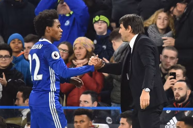 Conte ành những lời khen ngợi cho Willian và hi vọng anh tiếp tục gắn bó với Chelsea để theo Mourinho sang M.U.