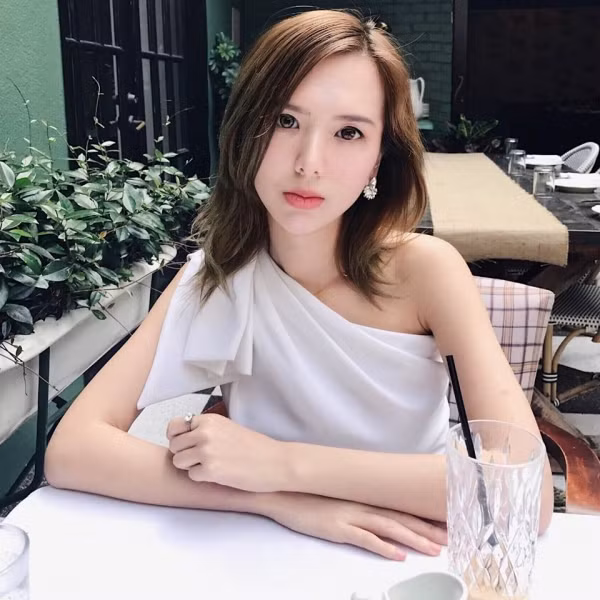 Khi ra trường, Phương Uyên dành 1 năm để làm marketing ở kinh đô điện ảnh Hollywood.