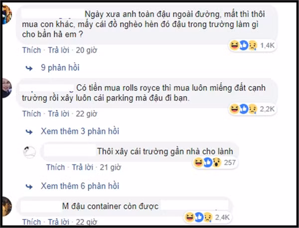 Điển hình như câu hỏi: "Cho em hỏi con Rolls Royce nhà em hơi dài. RMIT có chỗ đậu xe không ạ?" đã khiến CĐM đặt dấu hỏi về độ giàu của các sinh viên ĐH RMIT.