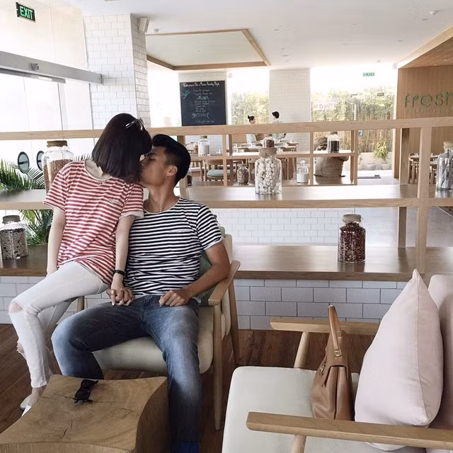 Chia sẻ trên sóng truyền hình, Hồng Quân và Khánh Ly nói rất nhiều về nhau như sở thích, công việc và những dự định của cả hai trong tương lai.