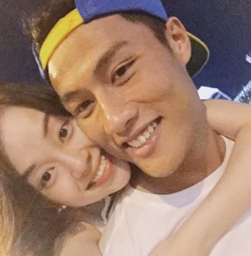 Những bức ảnh thân mật của Hồng Quân và Khánh Ly liên tục được NHM cập nhật và truyền tay nhau trên mạng xã hội.