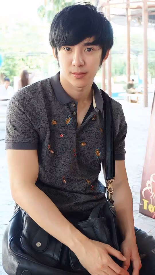 Paya đã mạnh dạn công khai cả những hình ảnh trong quá khứ, hình ảnh phẫu thuật và cả những hình ảnh lung linh sau khi phẫu thuật thành hot boy vạn người mê.