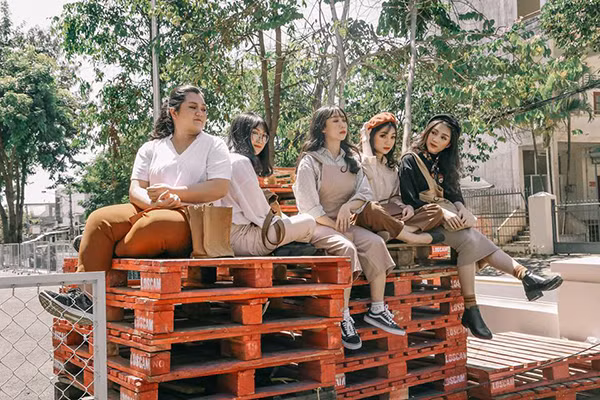 Mình rất vui vì nhiều bạn khen bộ ảnh đẹp, thích thú với nước ảnh trong trẻo và style ngọt ngào như Hàn Quốc này. Mình đã mất 1 tuần để chỉnh bộ hình, chỉ đơn giản là cảm nhận nó ngọt ngào, đáng yêu như thời học trò của mình chứ cũng không có quy luật chỉnh nhất định'.