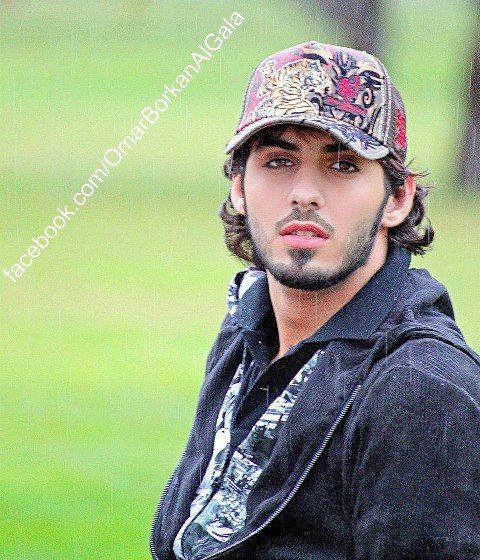 Vẻ đẹp vô cùng đàn ông của anh chàng "trai đẹp bị trục xuất" Omar Borkan Al Gala.