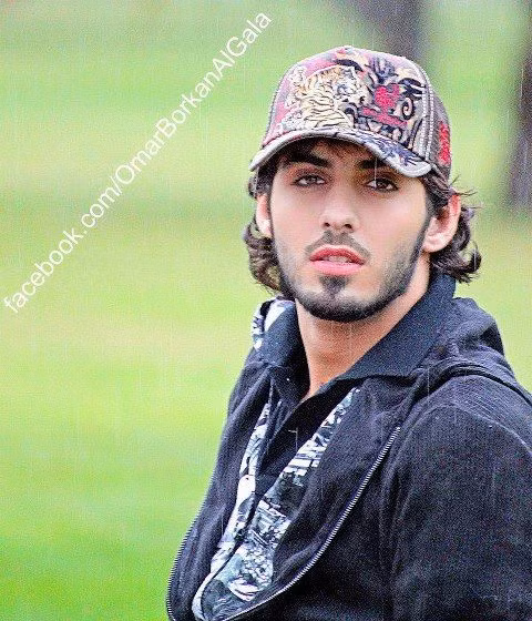 Vẻ đẹp vô cùng đàn ông của anh chàng "trai đẹp bị trục xuất" Omar Borkan Al Gala.