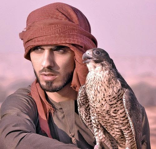 Cách đây 4 năm, Omar Borkan Al Gala hay còn được biết tới biệt danh là hot boy bị trục xuất bởi quá đẹp trai đã trở thành hiện tượng trên mạng xã hội và khiến vô vàn cô gái phải mê mệt với nhan sắc của anh chàng người Ả Rập này.