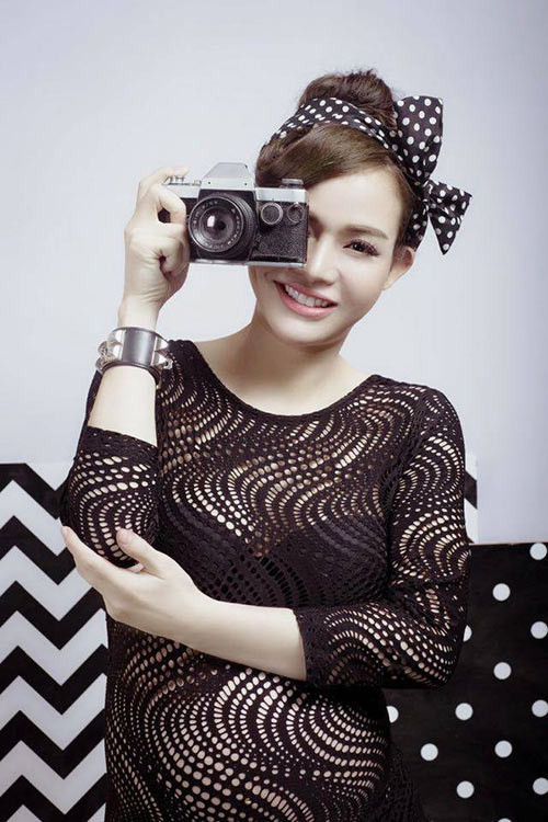 Dù đang mang bụng bầu ở tháng thứ 9 và sắp sinh nhưng trông bà mẹ Hường Natasha vẫn vô cùng nhẹ nhàng, thoải mái khác hẳn với những bà bầu khác.