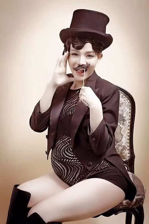 Sau khi bộ ảnh bụng bầu xinh đẹp của Hường Natasha được đăng tải nó đã chiếm được rất nhiều cảm tình của cư dân mạng và họ liên tục gửi những lời khen ngợi dành cho cô nàng "bầu bì" xinh đẹp này.