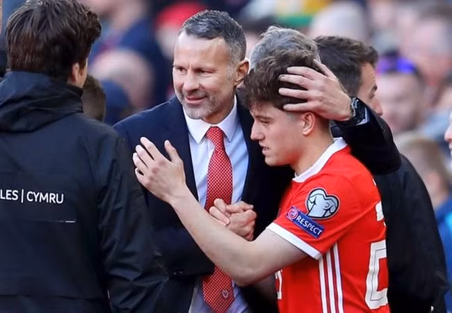 MU đang có cơ hội lớn để chiêu mộ tài năng trẻ hàng đầu của Xứ Wales là Daniel James.