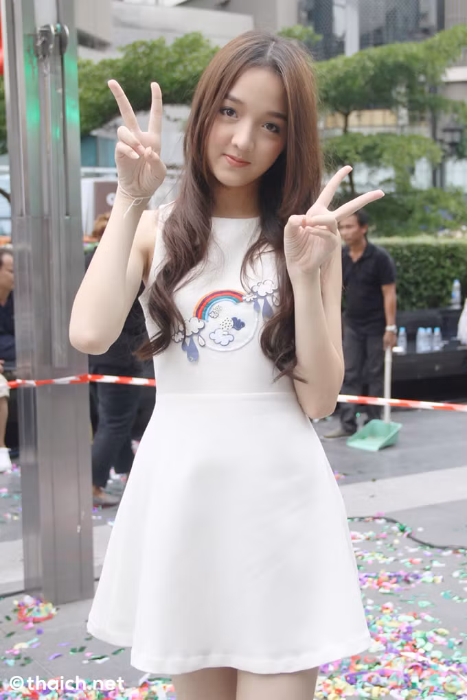 Xinh đẹp, tài năng và có phong cách thời trang vô cùng đa dạng, Jida hứa hẹn sẽ là gương mặt đầy tiềm năng, sáng giá cho showbiz xứ chùa vàng.