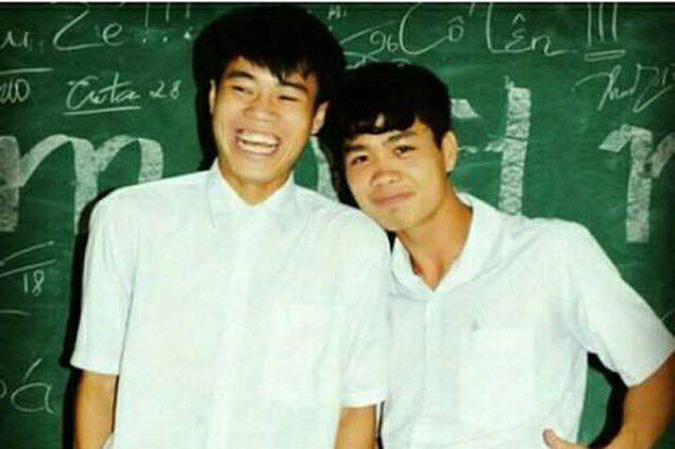 Sát cánh với nhau từ thuở ấu thơ cho đến những năm tháng cùng luyện tập dưới mái trường học viện, Văn Toàn và Công Phượng vẫn giữ tình bạn thân thiết hơn 10 năm qua.