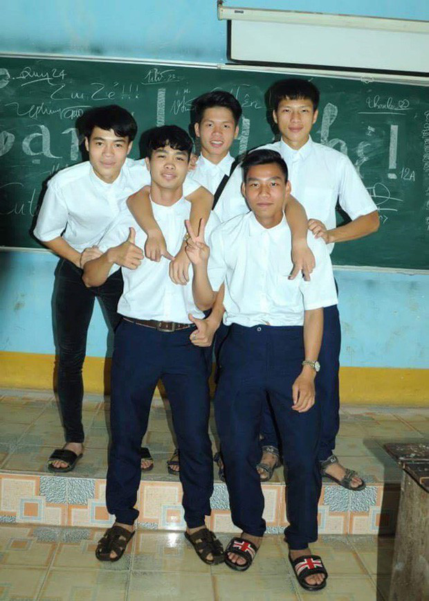 Công Phượng, Văn Thanh, Văn Toàn… là một trong 17 cầu thủ nhí lứa đầu của học viện bóng đá HAGL – JMG thành danh trên sân cỏ.