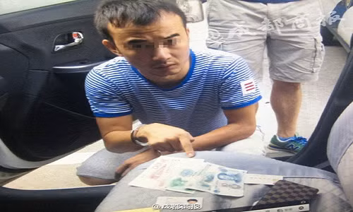 Kinh hoang quy ba bi cuop va ham hiep khi di taxi Uber