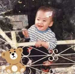 Trước sự việc này, không đao to búa lớn lên tiếng phản kháng lại đám đông, nữ sinh ĐH RMIT đã tỉnh táo chọn cách im lặng. Khi được hỏi về tin đồn phẫu thuật mỹ, Thảo Nguyên chia sẻ: "Mình nghĩ, ai rồi cũng sẽ thay đổi, bản thân mình cũng sẽ cố gắng hoàn thiện lên từng ngày nhưng vẫn giữ cho mình một vẻ đẹp tự nhiên nhất. Các bạn có thể xem lại ảnh hồi nhỏ của mình là rõ ràng nhất".