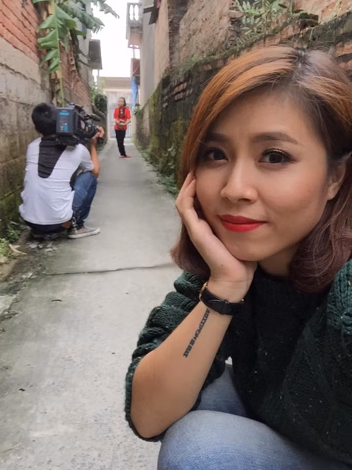 Chia sẻ về hình xăm MC "Chúng tôi là chiến sĩ" nói rằng mỗi hình xăm đều có một ý nghĩa của nó và nó giúp cho cô có ý chí vượt qua khó khăn trong nghề cũng như trong cuộc sống đời thường.