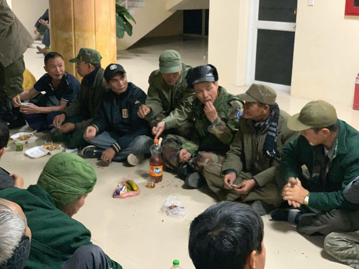 Do không đạt được mục đích, nhiều thương binh đã quyết định ở lại trụ sở VFF và học biến nơi đây thành "bãi cắm trại" khi mang hết đồ ăn, thức uống vào trong để liên hoan.