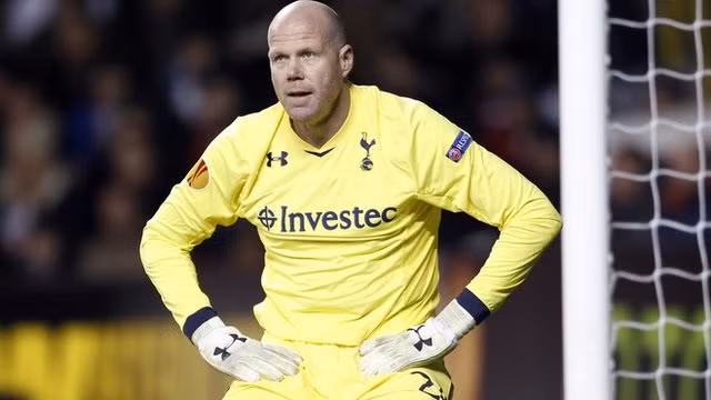 Brad Friedel hiện là cầu thủ già nhất đang chơi ở Premier League khi đã bước vào tuổi 42 với 500 trận. Không nhanh nhẹn thế nhưng ngôi sao bóng đá của ĐT Mỹ đã từng khiến nhiều CLB phải ao ước mình như Liverpool, Blackburn hay Tottenham.
