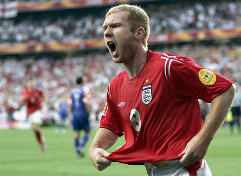 Scholes từng giành được 11 chức vô địch Ngoại hạng Anh, 4 FA Cup và 2 Champions League. Tuy vậy, sự nghiệp quốc tế của tiền vệ tài năng này không thực sự suôn sẻ khi ông chỉ có 14 bàn thắng sau 66 trận ra sân và không có được bất cứ danh hiệu lớn nào.