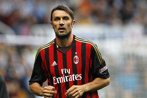 Paolo Maldini là huyền thoại lừng danh của bóng đá Italy. Tuy nhiên, ông lại rất vô duyên trong màu áo ĐT Italy khi chỉ giành ngôi Á quân World Cup 1994, về thứ 3 tại World Cup 1990. Tại Euro, Maldini cũng chỉ có thể giành vị trí thứ 3 vào năm 2000.