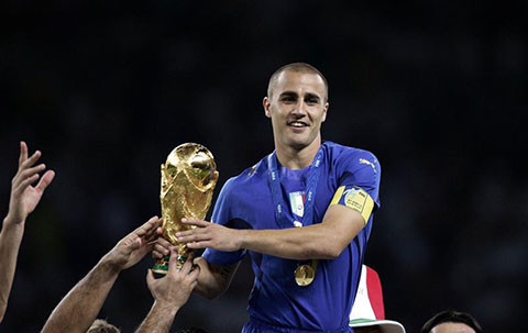 Fabio Canavaro là thủ lĩnh của ĐT Italy trong chiến dịch đăng quang ngôi vô địch World Cup 2006 và là cầu thủ xuất sắc nhất thế giới năm 2006, tuy nhiên huyền thoại này lại rất vô duyên với EURO khi chỉ giành ngôi Á quân năm 2000.