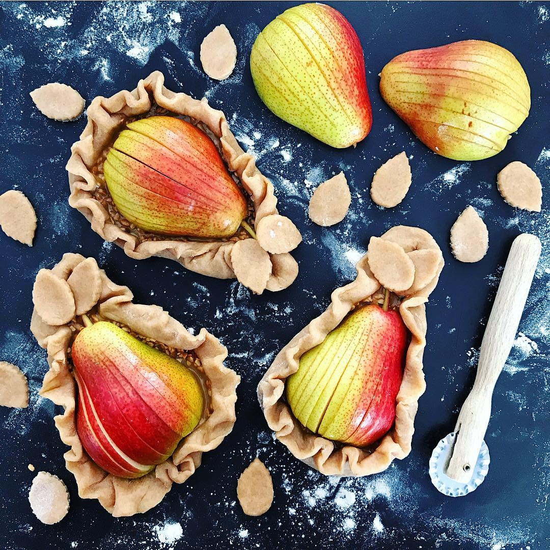 10.Chia sẻ quả lê Trong tiếng Trung, tiếng “chia sẻ một quả lê” có nghĩa là chia tách, nó được xem là một điềm xấu, dấu hiệu cho thấy tình bạn có thể xấu đi. 