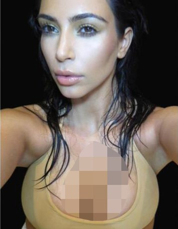 nữ hoàng selfie - Kim Kardashian - đã cho ra mắt một cuốn sách có tên Selfish dày 445 trang, trong đó hoàn toàn là ảnh tự chụp của cô. Đây chính là bìa tác phẩm này.