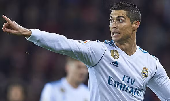 Theo tin chuyển nhượng cầu thủ từ tờ báo thân Real, CR7 là niềm cảm hứng cho PSG và sẽ trở thành 1 phần thương vụ trao đổi dẫn tới việc đưa Neymar chuyển đến Bernabeu trong thời gian tới. Ảnh: Goal