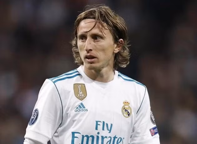 Tờ AS tiết lộ tiền vệ Luka Modric đã quyết định sẽ tiếp tục gắn bó với đội chủ sân Bernabeu trước sự quan tâm của nhiều CLB.