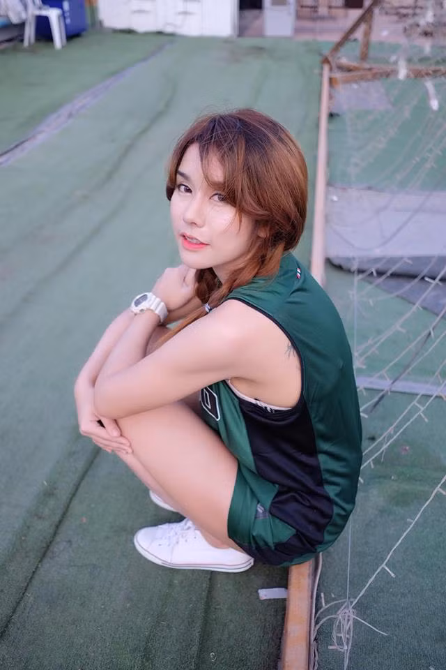 Khách hàng đến quán của cô không chỉ để thưởng thức những món ăn ngon mà còn để ngắm nhìn “nữ thần vòng 3” này.