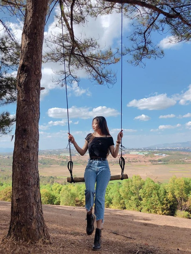 Dù vậy, những hình ảnh của Y Quyên trên trang cá nhân vẫn được các dân mạng chăm sóc khá kĩ lưỡng và nhiệt tình thả tim.