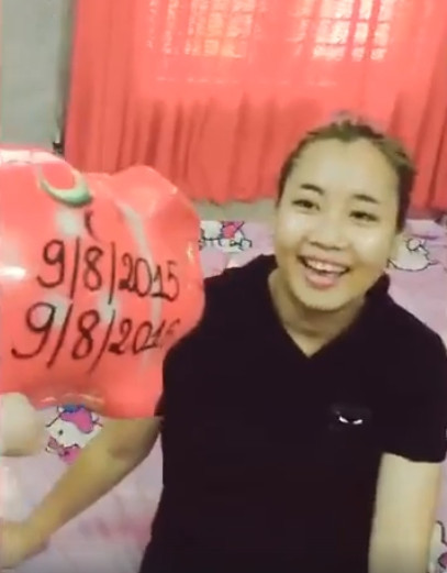 Cách đây chưa lâu, trên mạng xã hội một anh chàng đã gây sốc trong cộng đồng mạng khi tặng vợ 1 chú lợn đất nhân ngày cưới.