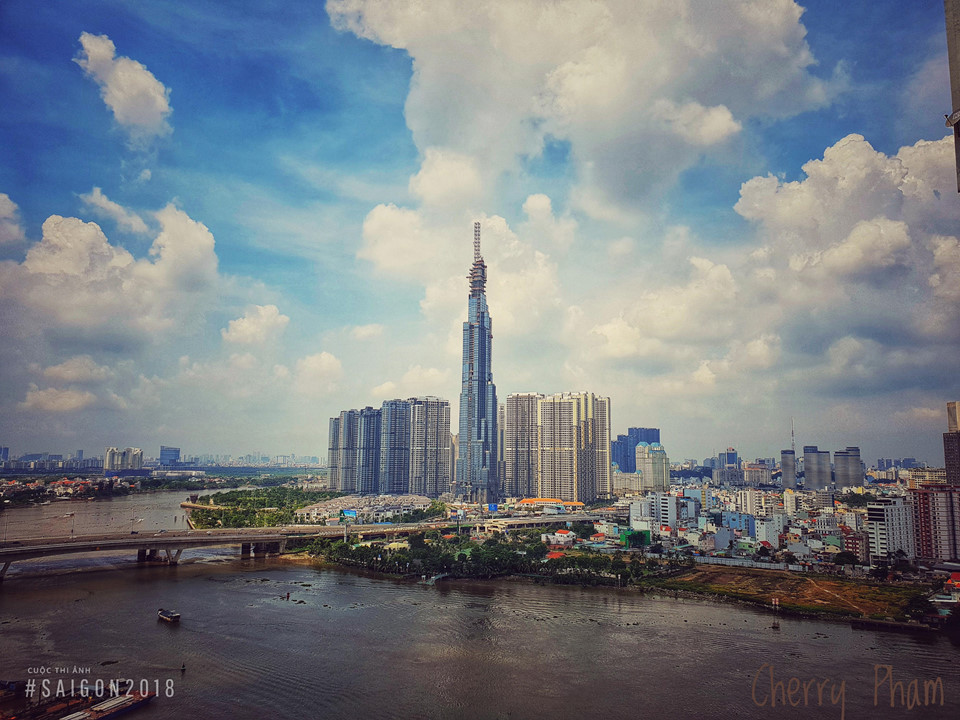 Trung tâm thương mại bên trong toà tháp sẽ là thiên đường mua sắm của các tín đồ thời trang, quy tụ những thương hiệu cao cấp khắp thế giới. Toà tháp còn có hệ thống căn hộ dịch vụ tiêu chuẩn 5 sao, 6 sao và căn hộ dịch vụ 6 sao với diện tích 400 m2. Ảnh: Cherry Phạm.