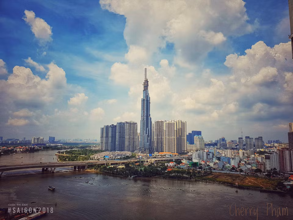 Trung tâm thương mại bên trong toà tháp sẽ là thiên đường mua sắm của các tín đồ thời trang, quy tụ những thương hiệu cao cấp khắp thế giới. Toà tháp còn có hệ thống căn hộ dịch vụ tiêu chuẩn 5 sao, 6 sao và căn hộ dịch vụ 6 sao với diện tích 400 m2. Ảnh: Cherry Phạm.