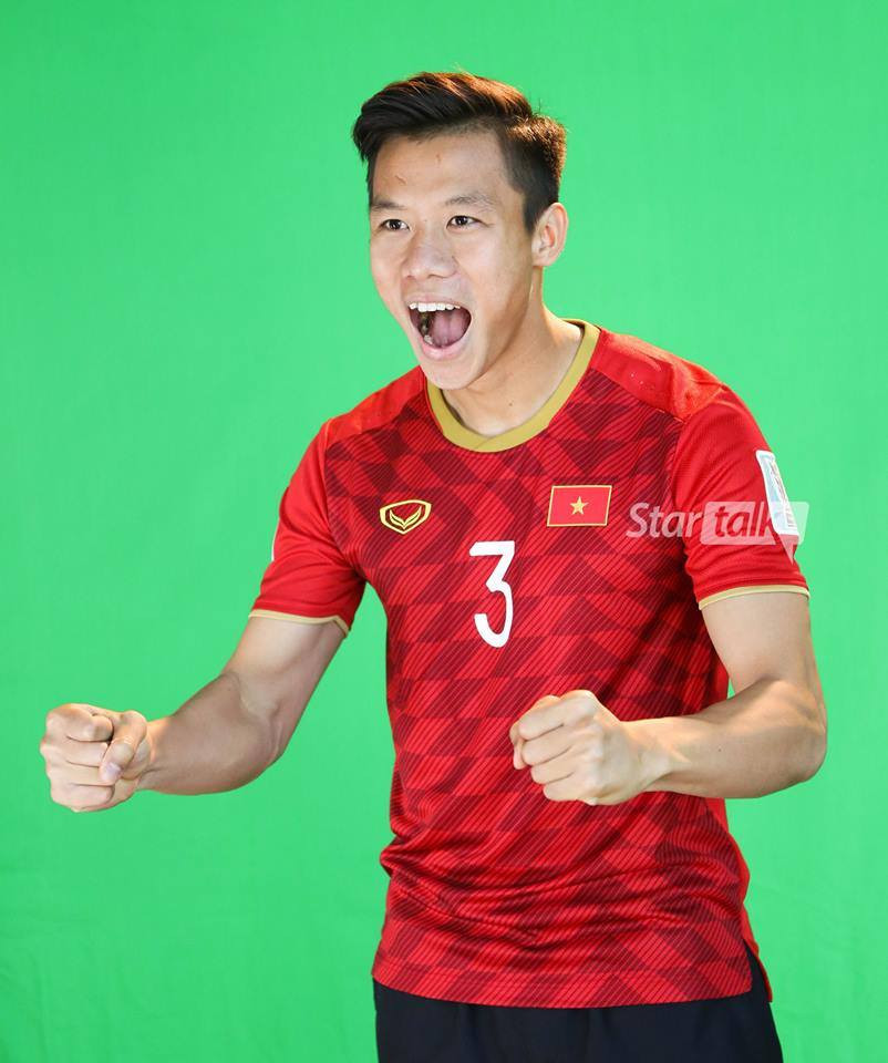 Theo nhà sẵn xuất áo đấu mới của đội tuyển Việt Nam sẽ có 2 màu đó là đỏ và trắng. Màu đỏ được sử dụng trên sân nhà, còn màu trắng để làm áo đi sân khách.